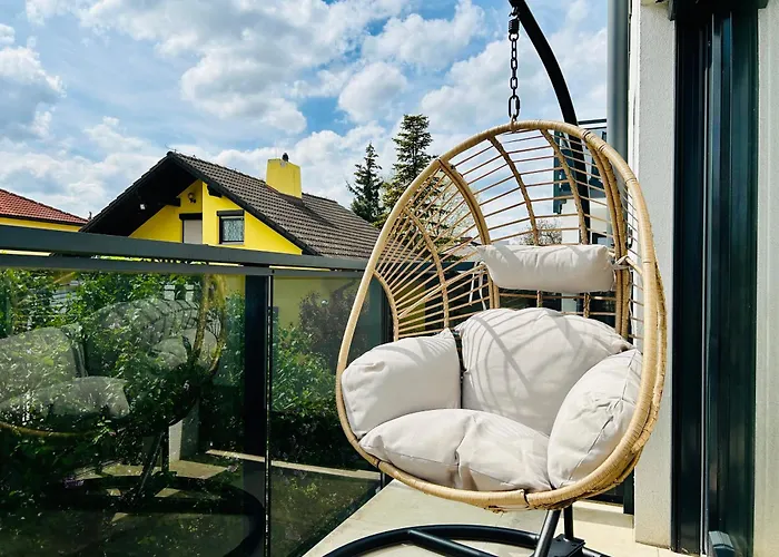 Modern With Balcony & Free Parking Διαμέρισμα