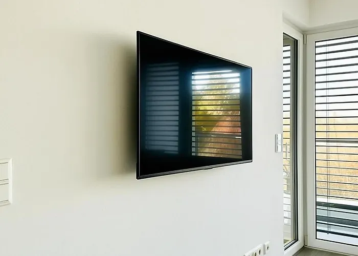 Modern With Balcony & Free Parking Διαμέρισμα