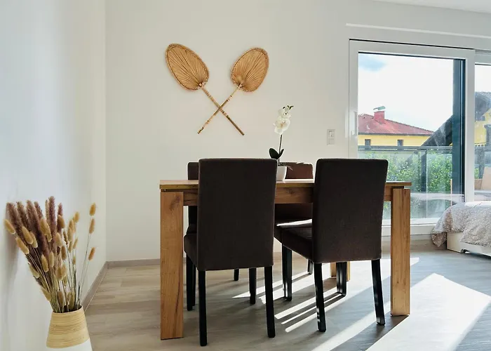 Modern With Balcony & Free Parking *