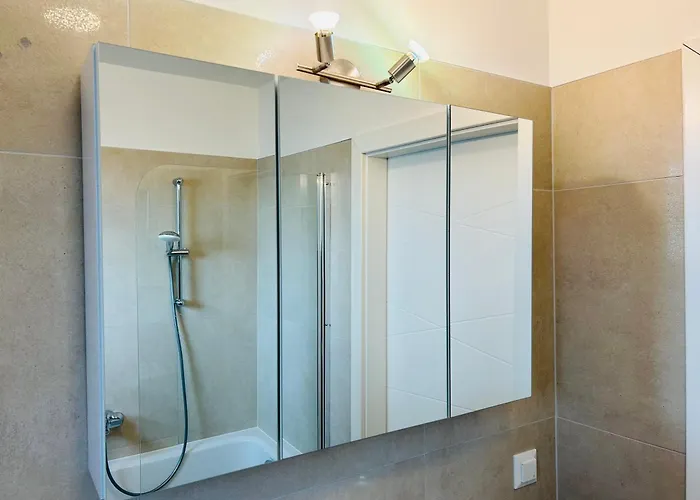 Modern With Balcony & Free Parking * Βιέννη