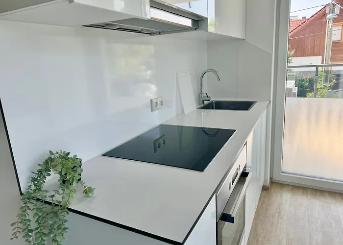 Modern With Balcony & Free Parking Βιέννη
