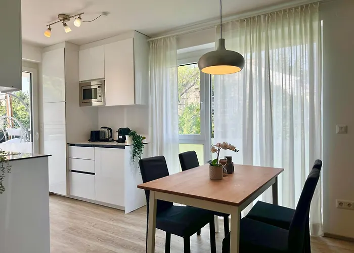 Modern With Balcony & Free Parking