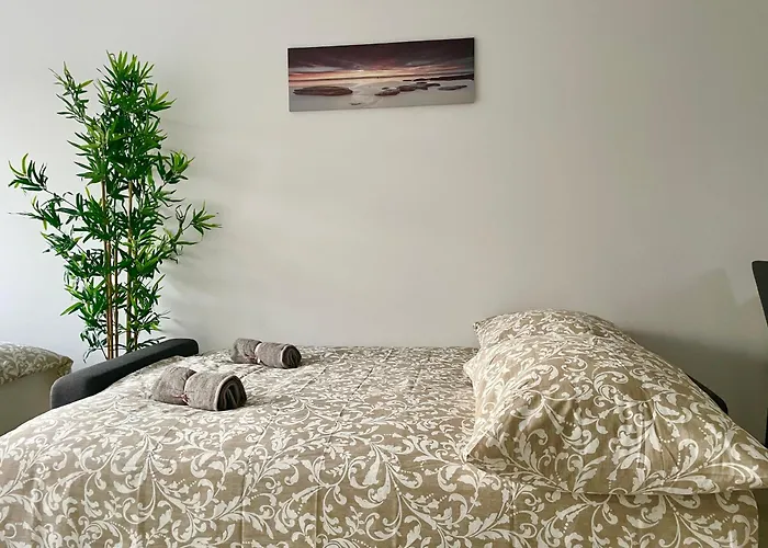 Modern With Balcony & Free Parking Apartment *