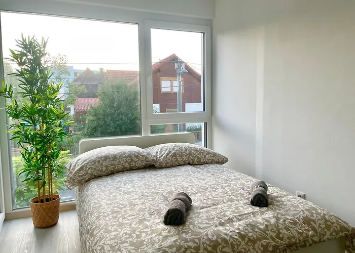 Διαμέρισμα Modern With Balcony & Free Parking