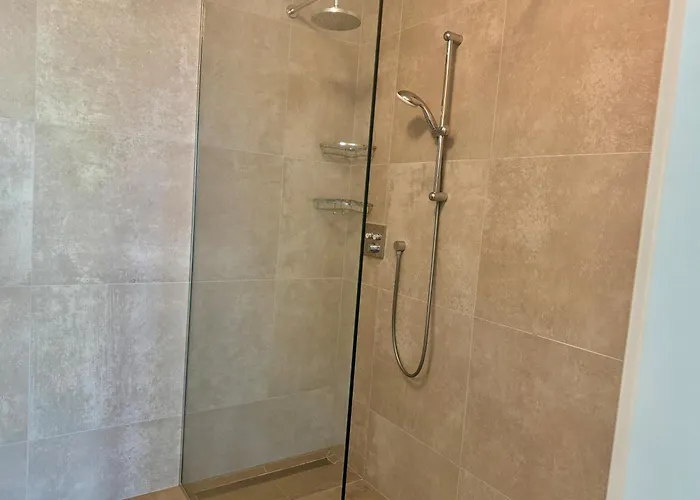 Modern With Balcony & Free Parking