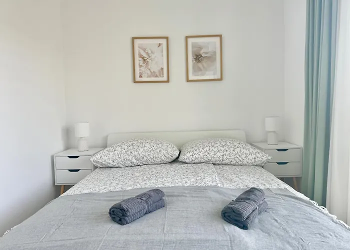 Modern With Balcony & Free Parking Διαμέρισμα *